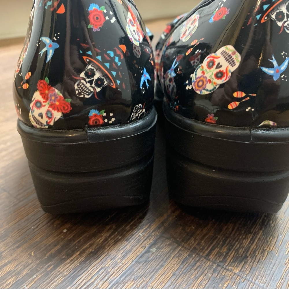 Easy Street Easy Works Laurie Day Of The Death Work Or Nurse Clogs Sugar Skulls - Picture 12 of 14